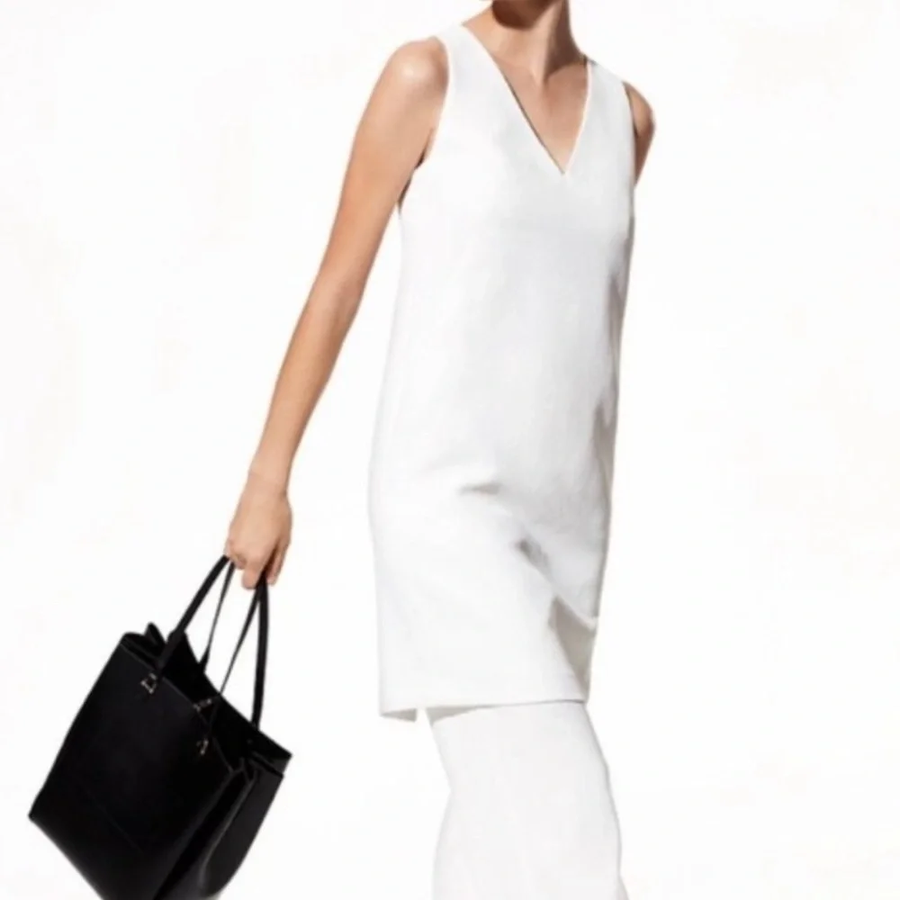 Aritzia Babaton Louie V-Neck Sleeveless Dress, Size 8, Colour White Espace. - Picture 8 of 8